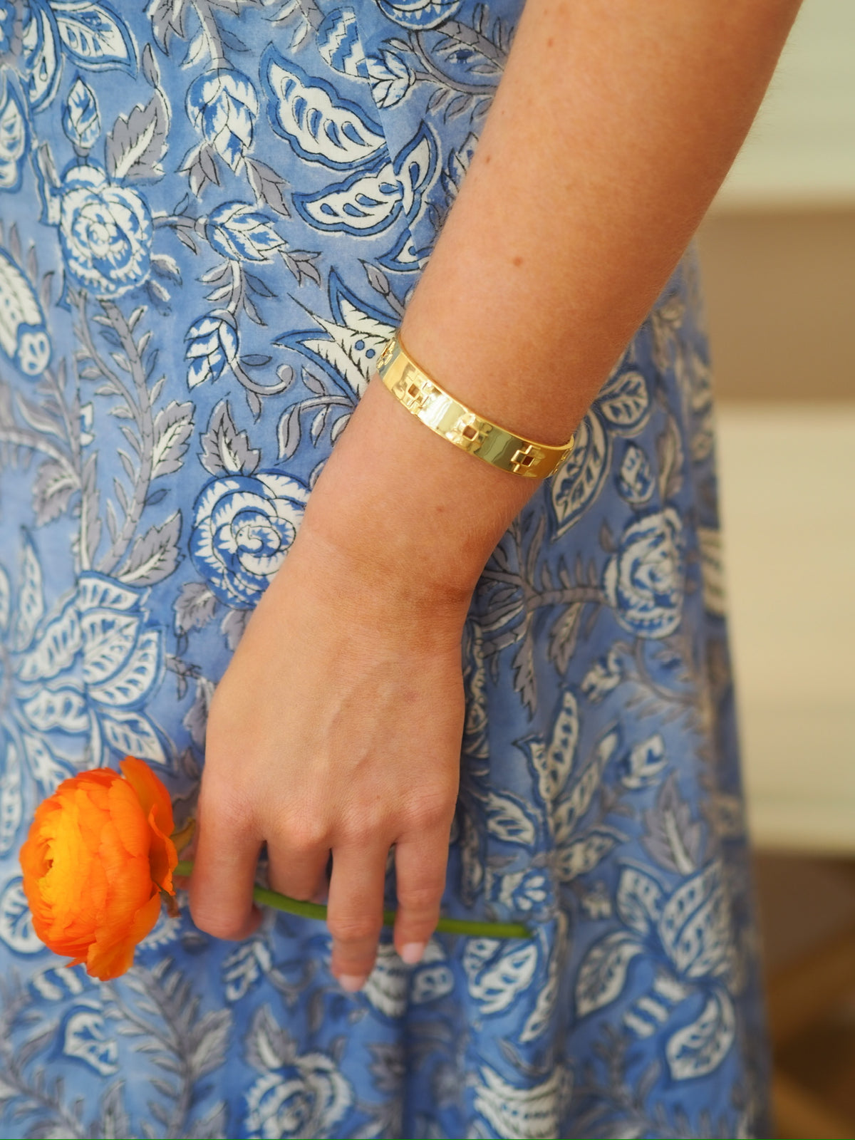 wide cross bangle1