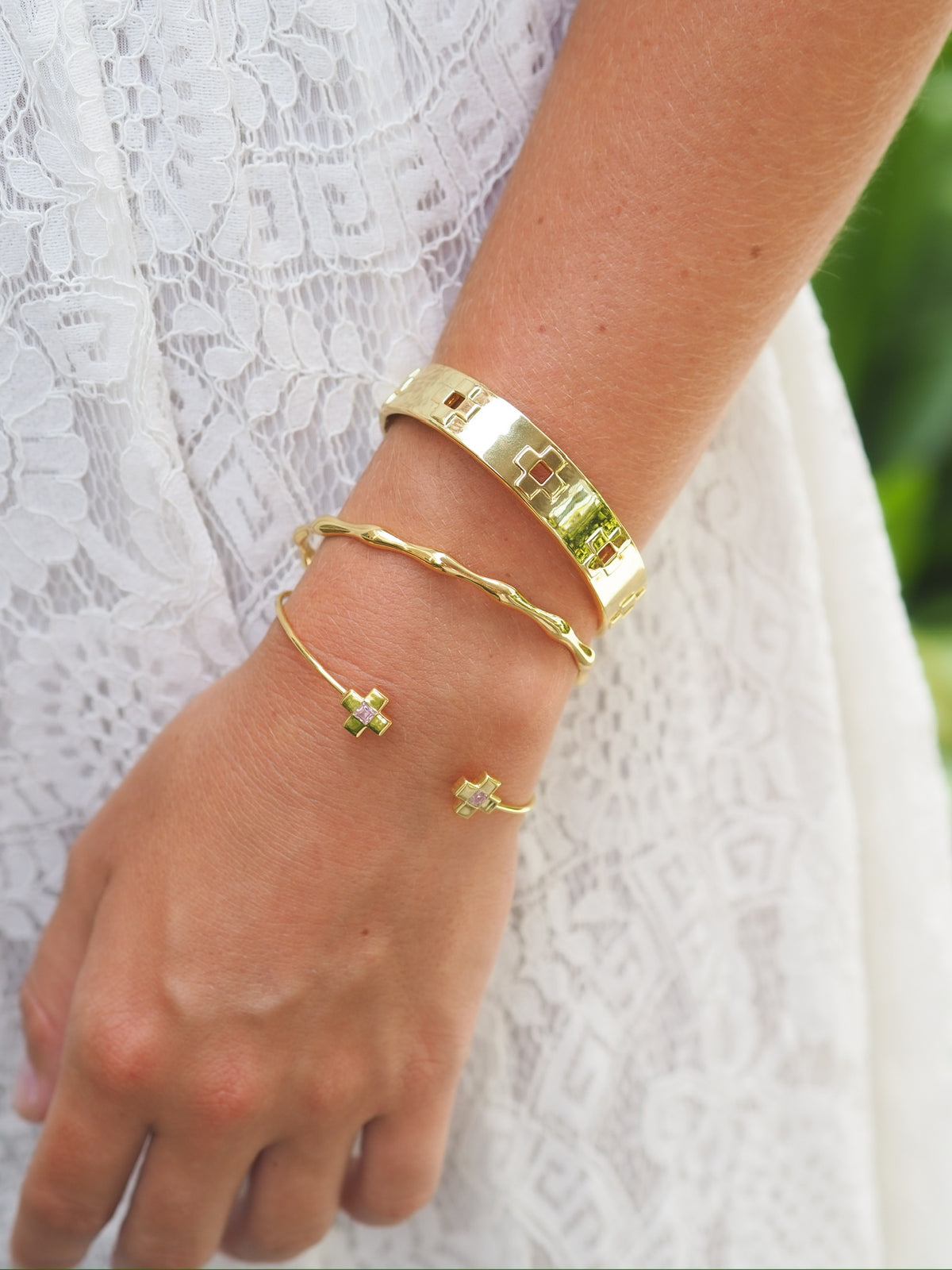 wide cross bangle2