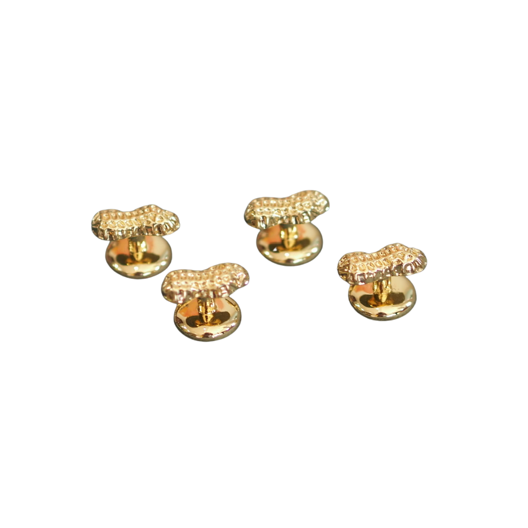 peanut shirt studs2