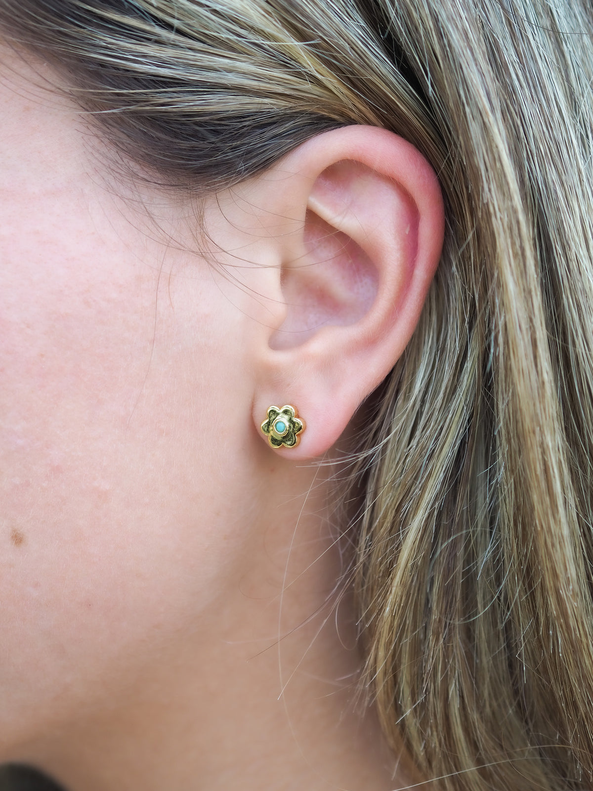 turquoise daisy studs